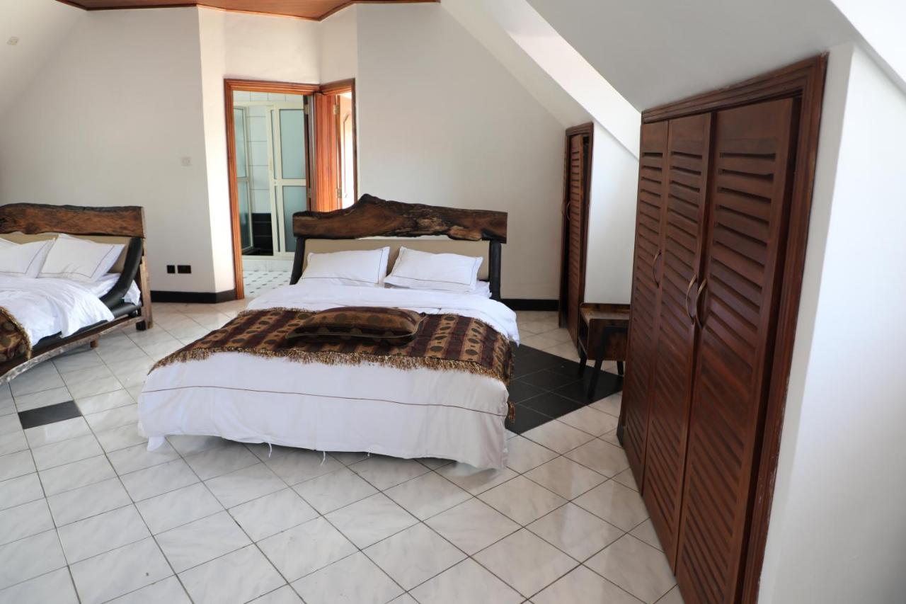 Stallion Place - Bed And Breakfast Кампала Экстерьер фото